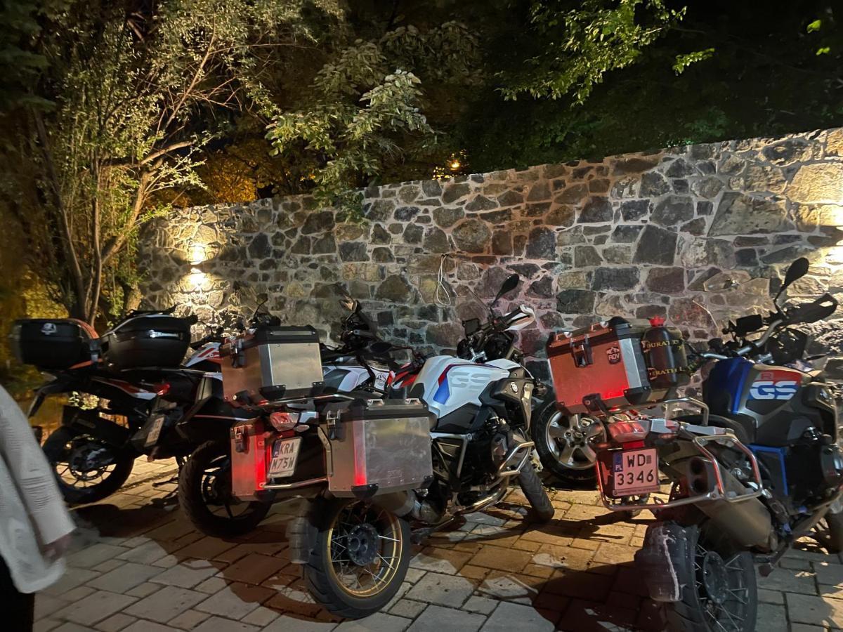 Dim'S Hotel & Restaurant 科尔察 外观 照片