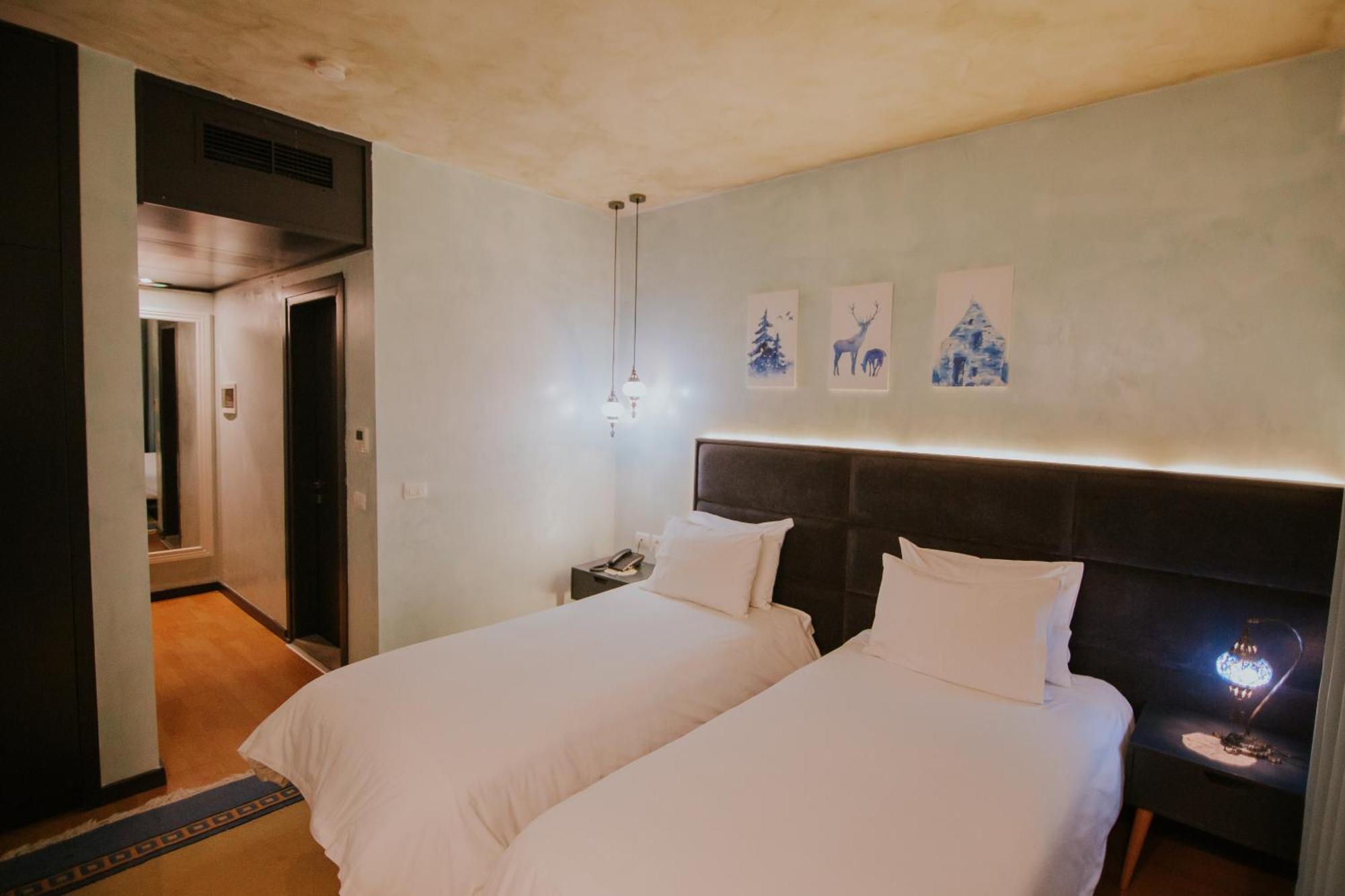 Dim'S Hotel & Restaurant 科尔察 外观 照片